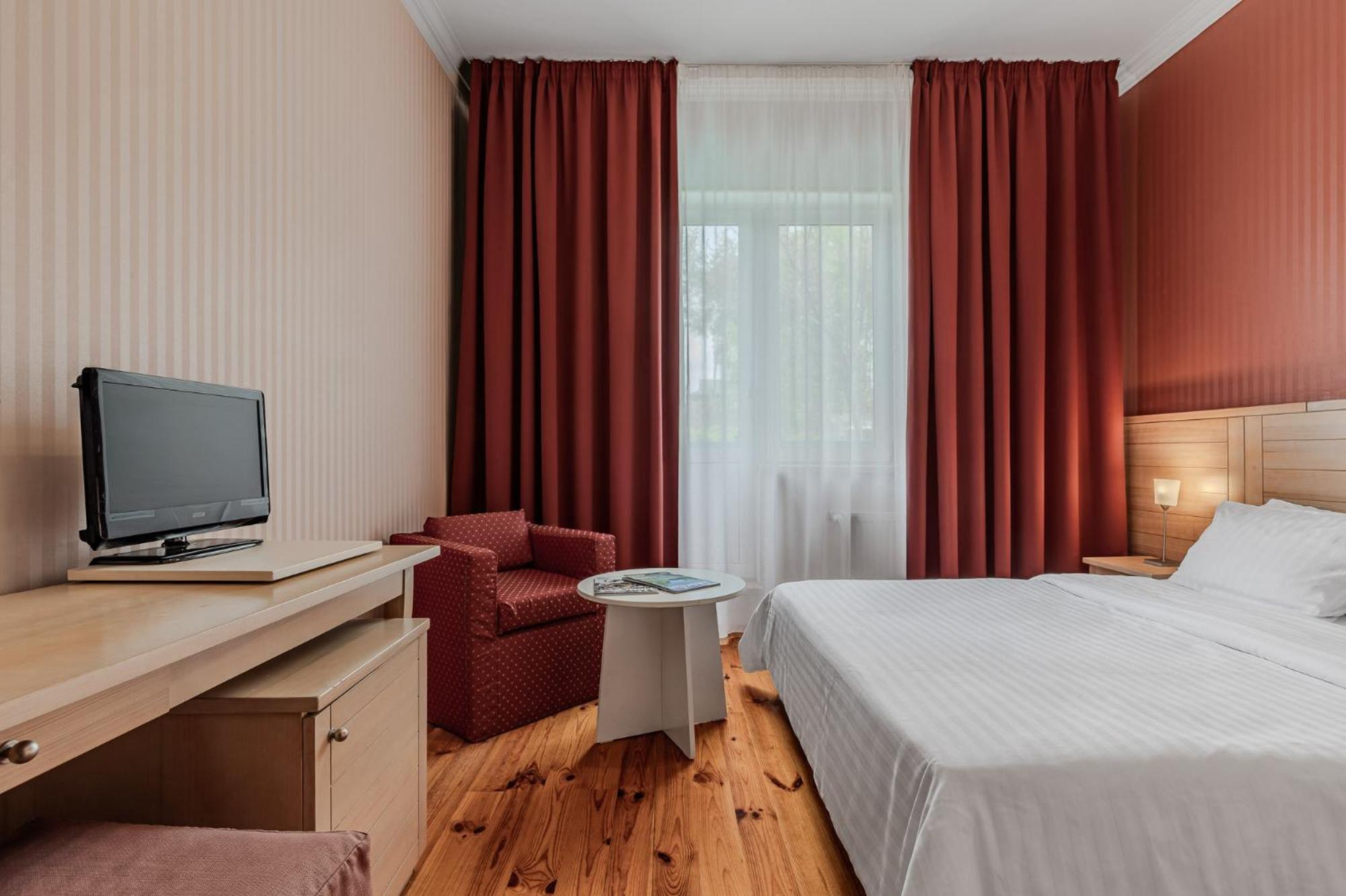Seasons Spa Boutique Hotel Kozyn Ngoại thất bức ảnh