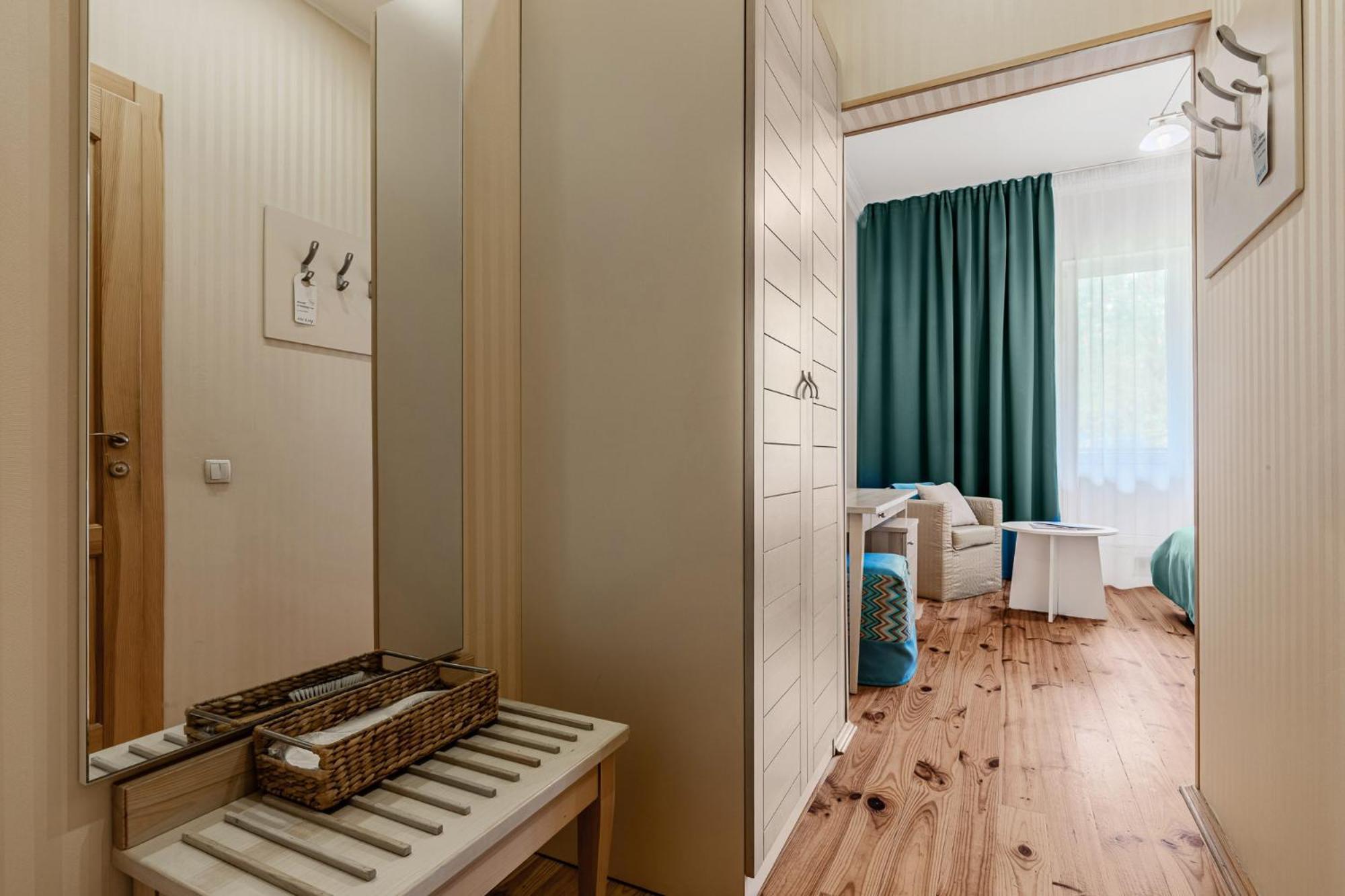 Seasons Spa Boutique Hotel Kozyn Ngoại thất bức ảnh