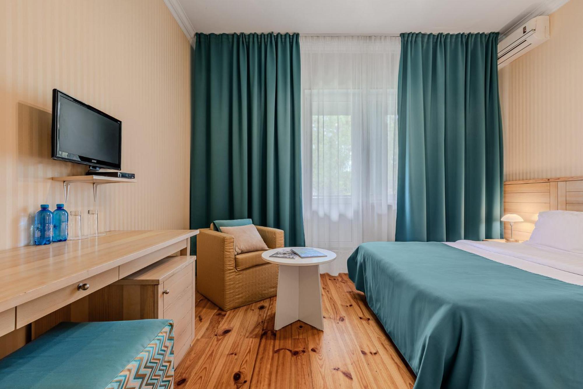 Seasons Spa Boutique Hotel Kozyn Ngoại thất bức ảnh