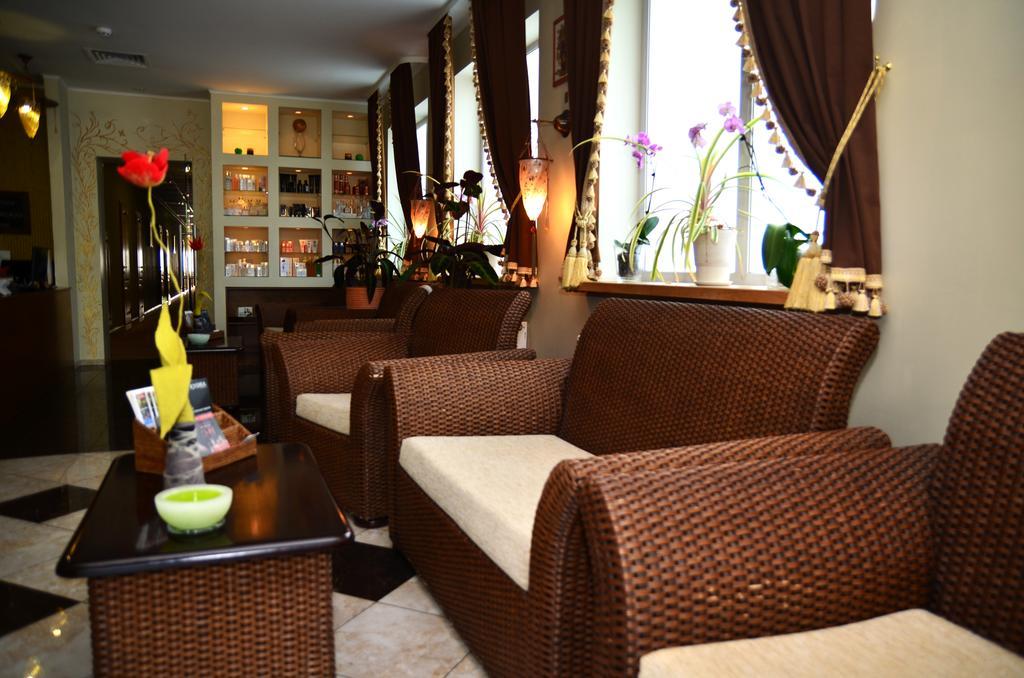 Seasons Spa Boutique Hotel Kozyn Ngoại thất bức ảnh