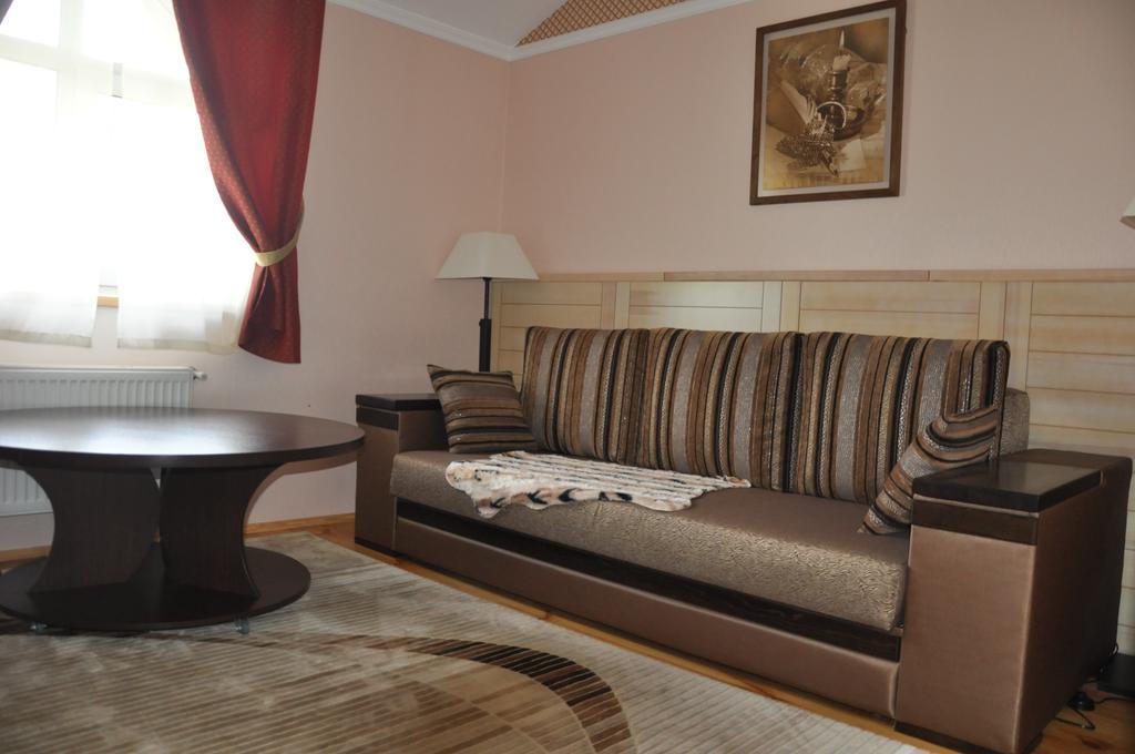 Seasons Spa Boutique Hotel Kozyn Ngoại thất bức ảnh