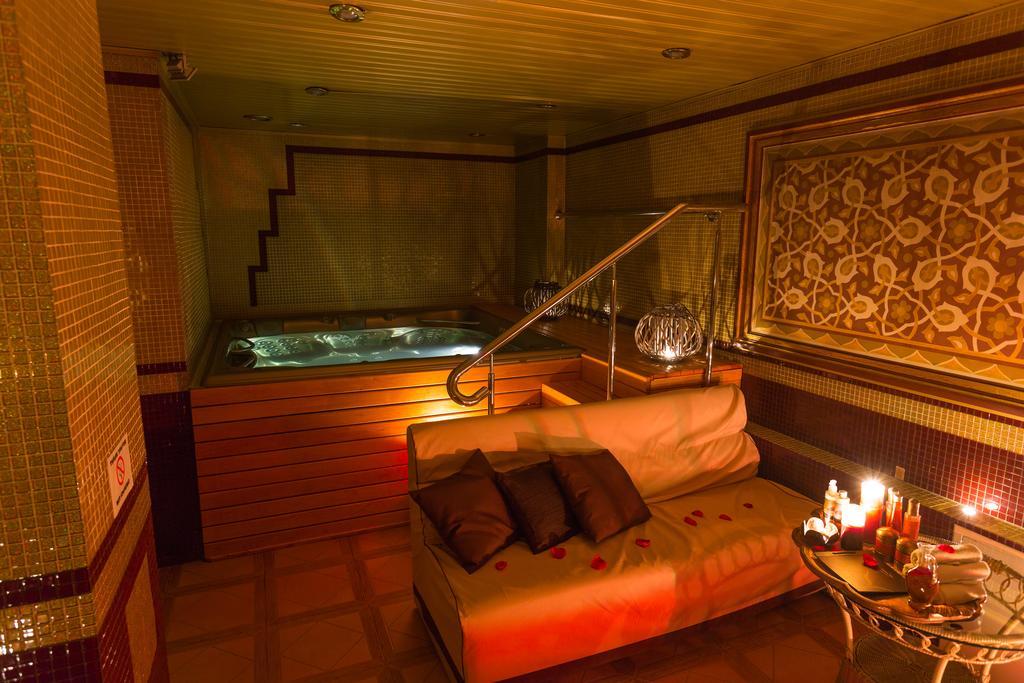 Seasons Spa Boutique Hotel Kozyn Ngoại thất bức ảnh