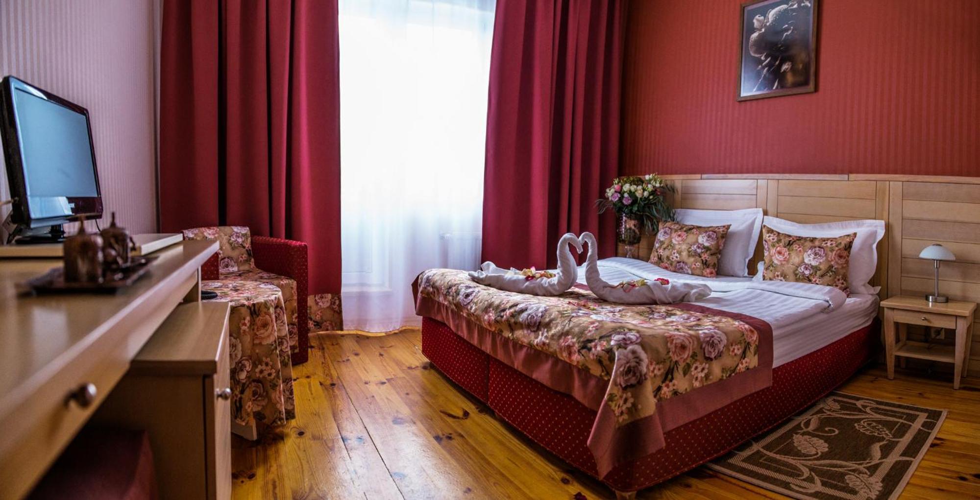 Seasons Spa Boutique Hotel Kozyn Ngoại thất bức ảnh
